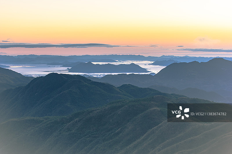 高山日出的场景图片素材