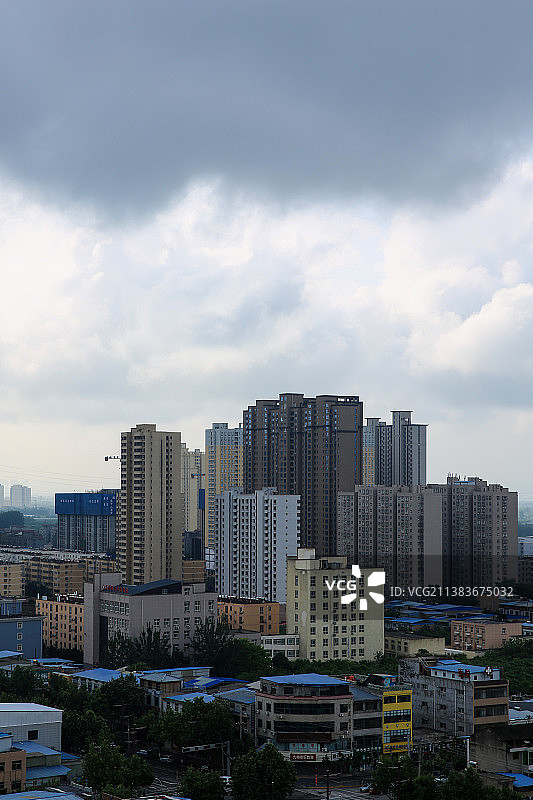 乌云压顶图片素材