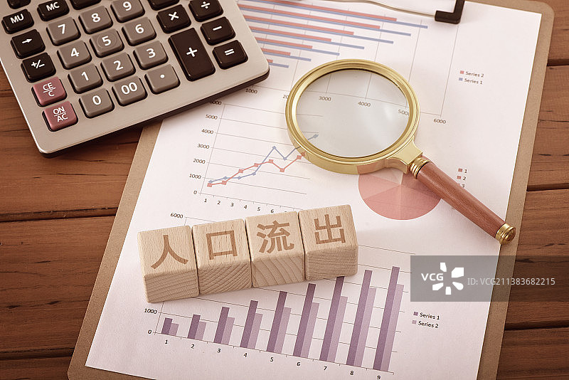 图表上的文字积木人口流出图片素材