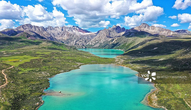 航拍川藏线上姊妹湖风景图片素材