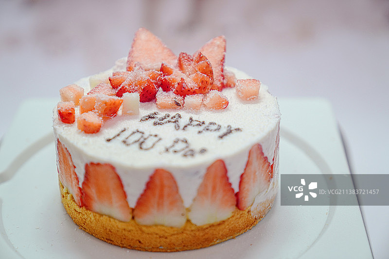 水果慕斯生日戚风蛋糕图片素材