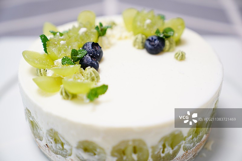 水果慕斯生日戚风蛋糕图片素材