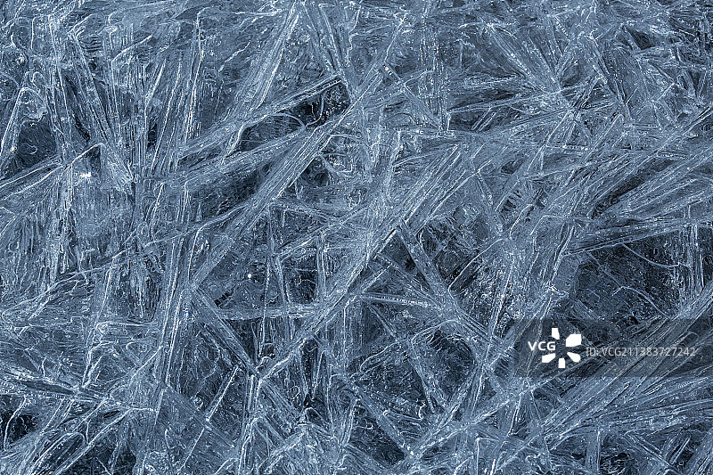 水面冰封裂纹图片素材