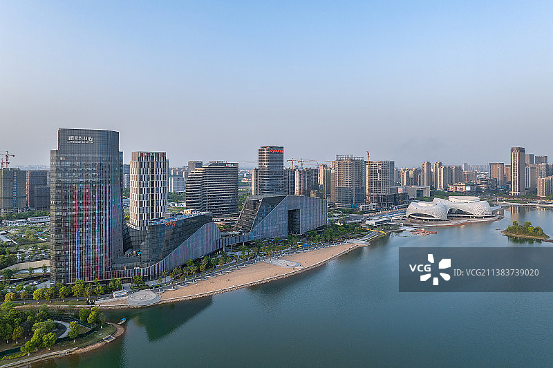 航拍杭州下沙金沙湖公园白昼风光图片素材