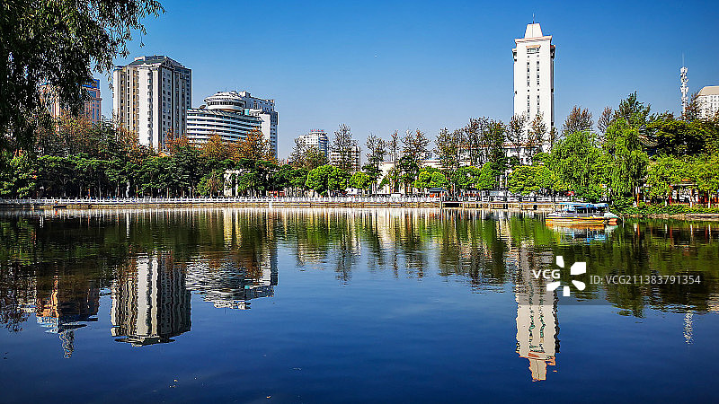 《倒影》图片素材