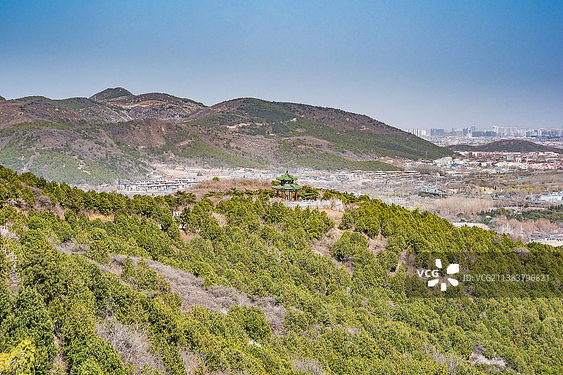 远眺北京西山森林公园半山亭图片素材