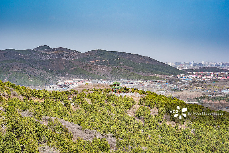 远眺北京西山森林公园半山亭图片素材