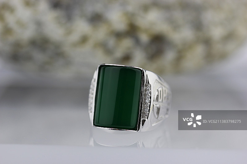 男生玉髓银戒指图片素材