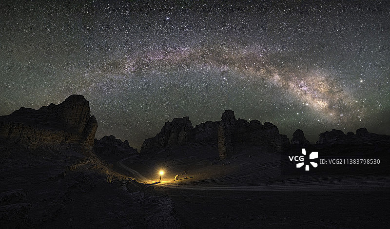 星夜兼程图片素材