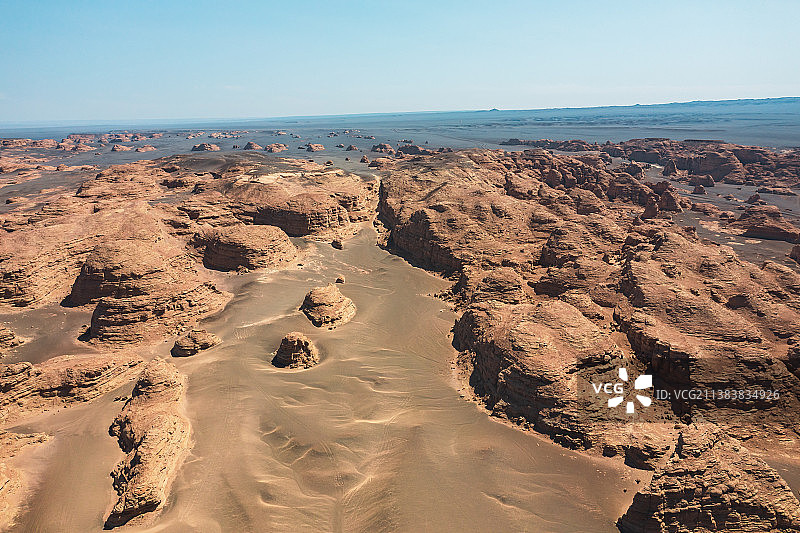 新疆哈密魔鬼城干旱戈壁自然风光图片素材