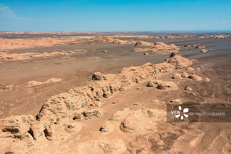 新疆哈密魔鬼城干旱戈壁自然风光图片素材