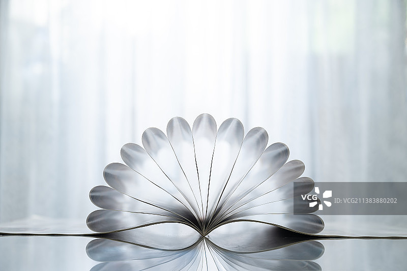 书籍内页扇形创意造型图片素材