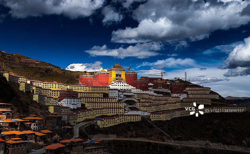 四川甘孜州白玉县噶陀寺图片素材