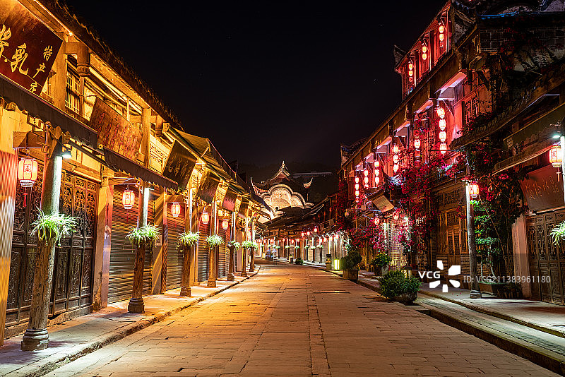 四川成都龙泉驿区落带古镇城市夜景风光图片素材