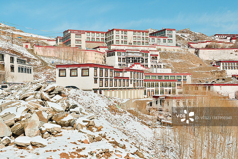 雪后甘丹寺图片素材