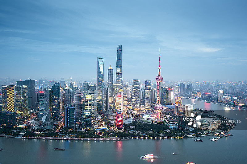 上海浦东陆家嘴黄浦江东方明珠金茂环球金融上海中心大厦外滩特写图片素材