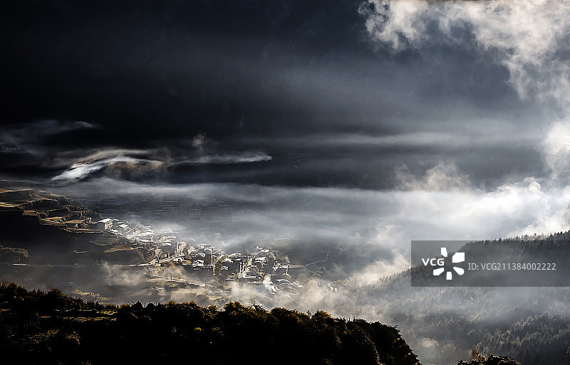 扎尕那的晨雾（梦幻扎尕那）图片素材