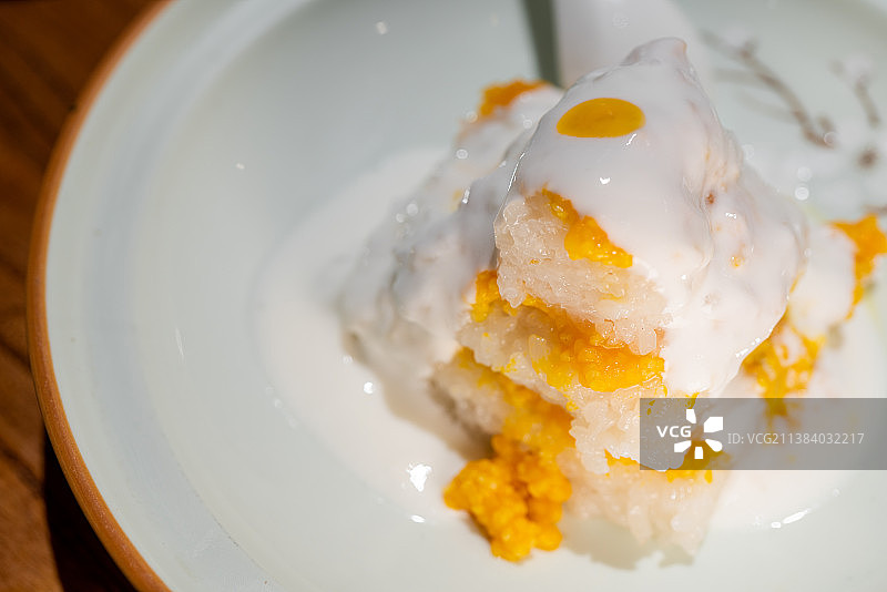 新疆特色美食小吃甜品 酸奶粽子图片素材