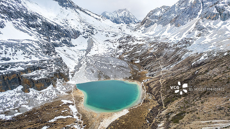 稻城亚丁牛奶海图片素材
