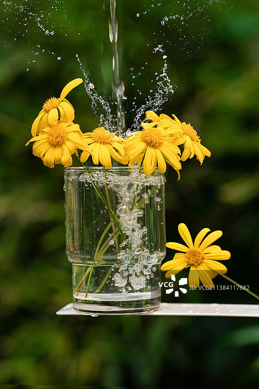 水花飞溅图片素材