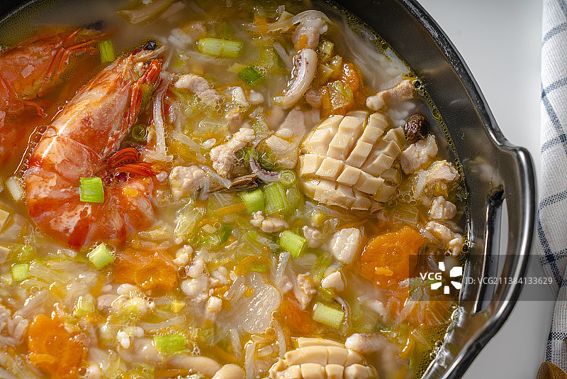营养海鲜砂锅粥特写图片素材