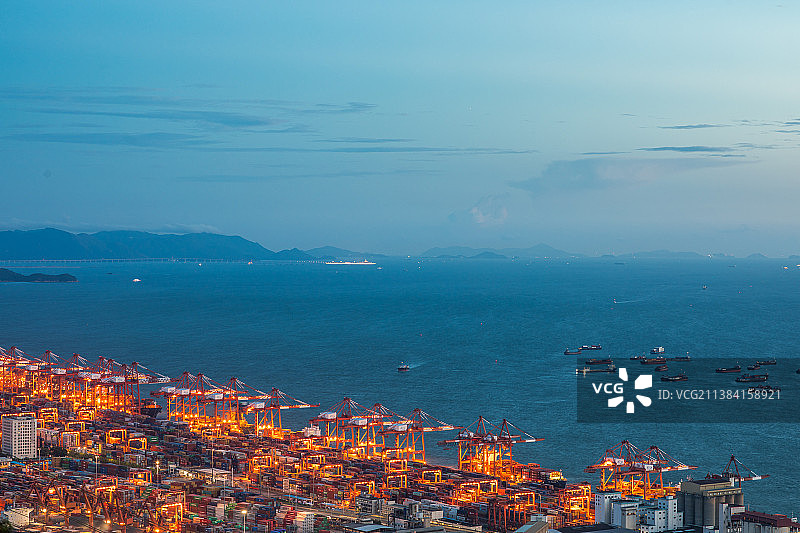 中国广东深圳南山区蛇口赤湾码头鸟瞰黄昏图片素材