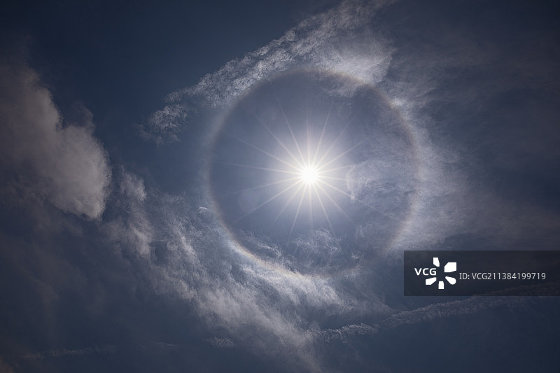 初夏午后日晕图片素材