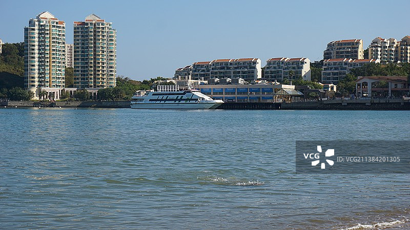 香港新界大屿山东北海岸愉景湾 沙滩海岸, 阳光海景房, 快艇帆船图片素材
