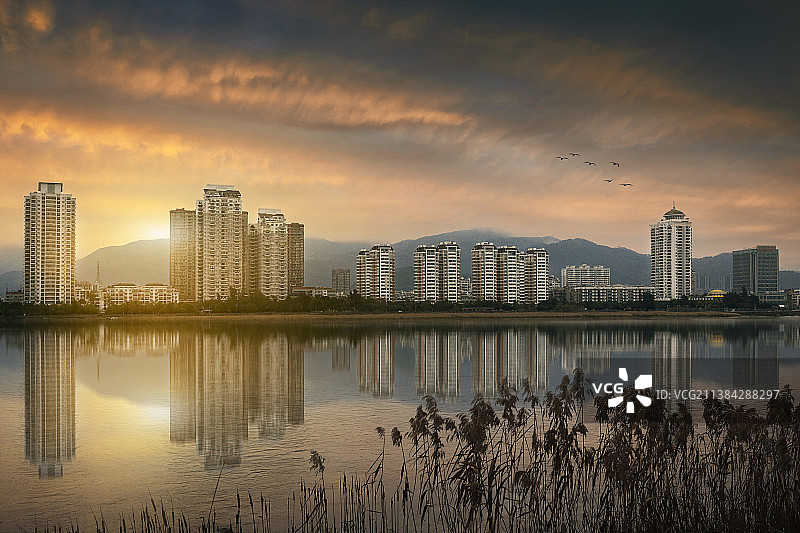 浙江省温州市鹿城区瓯江日落晚霞城市景观图片素材