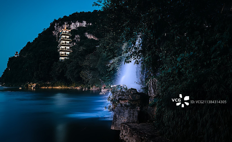 文昌塔和蟠龙山瀑布图片素材