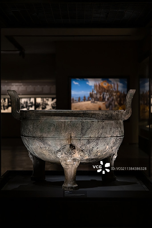 蟠螭纹镬鼎图片素材