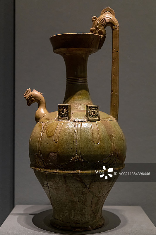 黄绿釉龙柄凤首壶图片素材