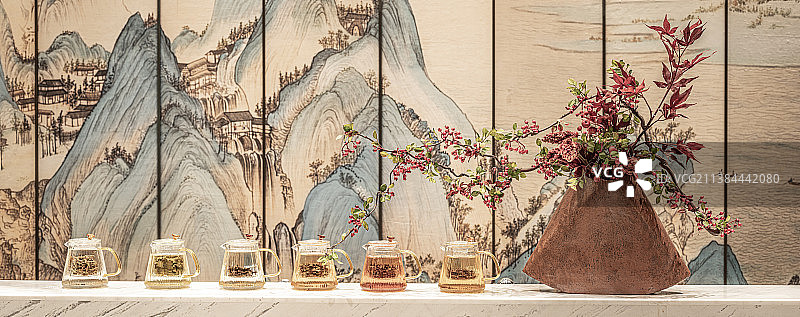 桌子上的茶壶图片素材