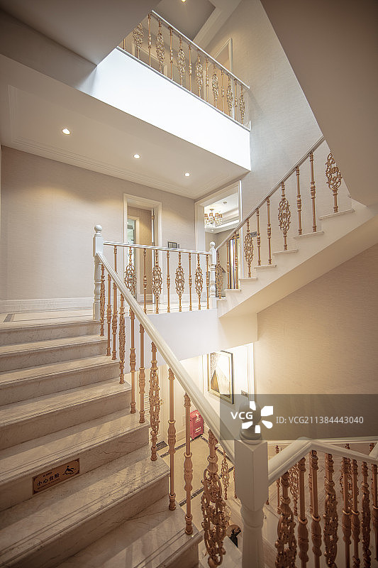 别墅内楼梯间图片素材