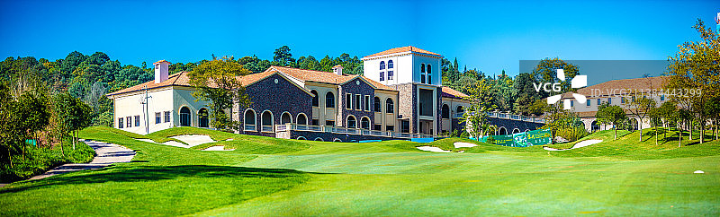 山谷里的高尔夫球场图片素材
