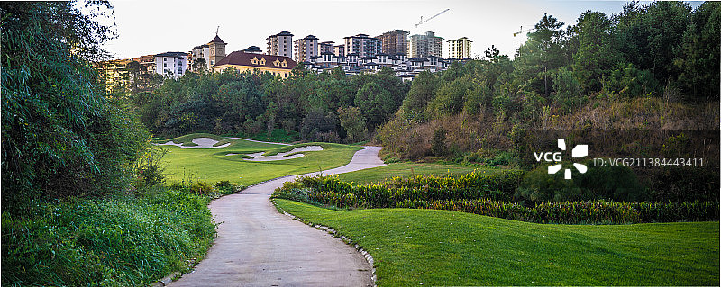 蜿蜒的小路图片素材