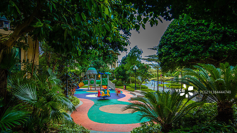 小区内儿童游乐园图片素材