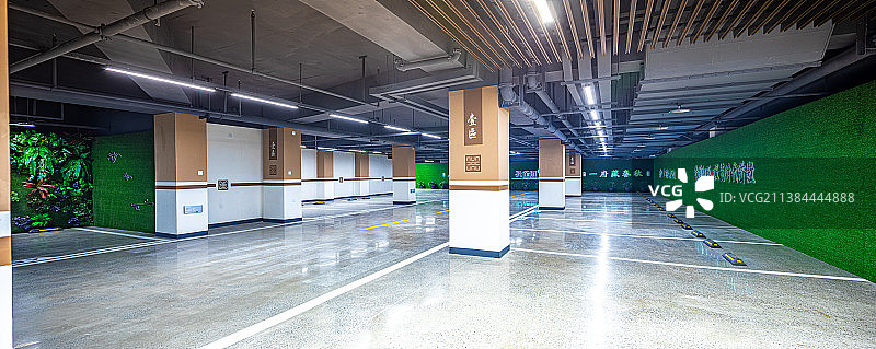地下停车场标准停车位室内景观图片素材