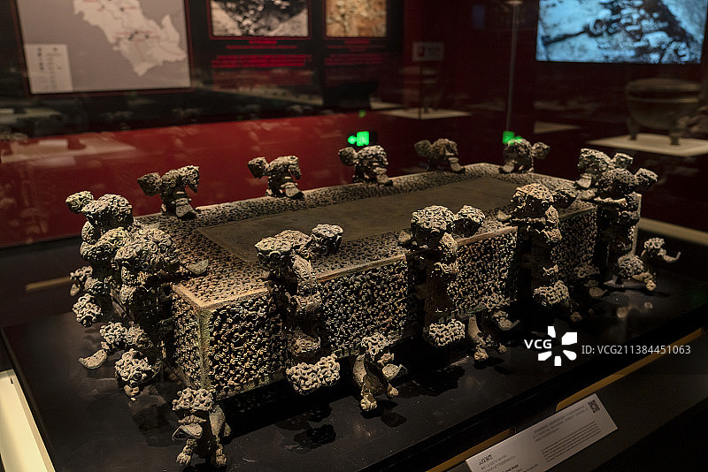 河南博物院九大镇院之宝：云纹铜禁（春秋），1978年河南省淅川下寺楚国墓地出土图片素材