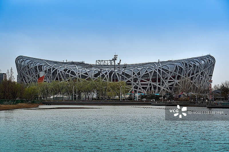 蓝天下的国家体育馆鸟巢低角度 奥林匹克公园图片素材