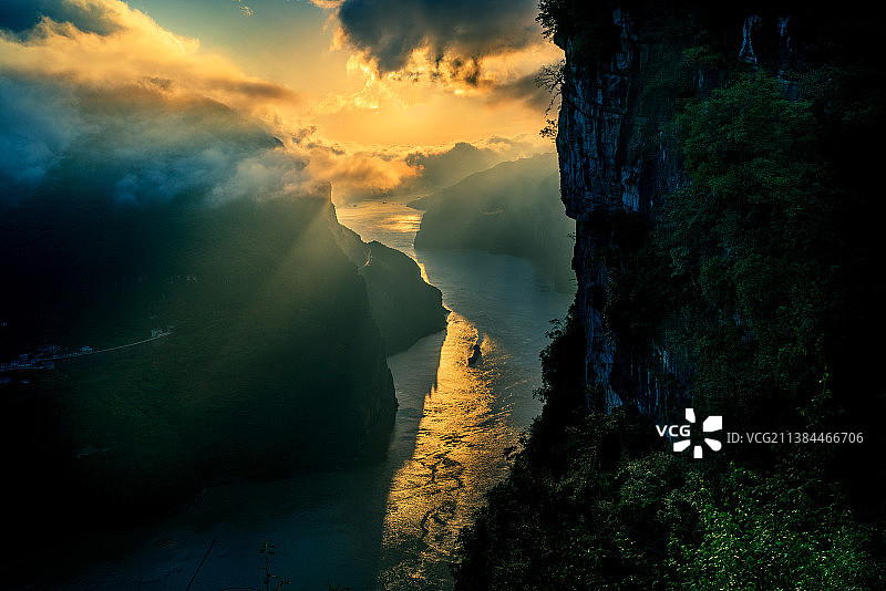 西陵峡日出图片素材