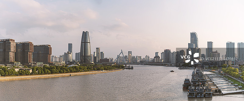 浙江宁波三江口景色 宁波财富中心玉米楼图片素材