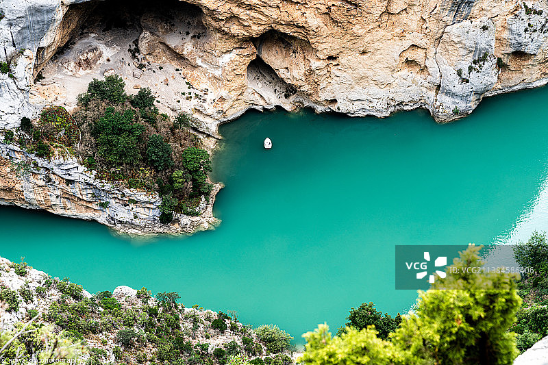 法国韦尔东峡谷海中岩层高角度景观图片素材