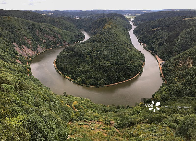 德国树木中的河流俯视照片图片素材