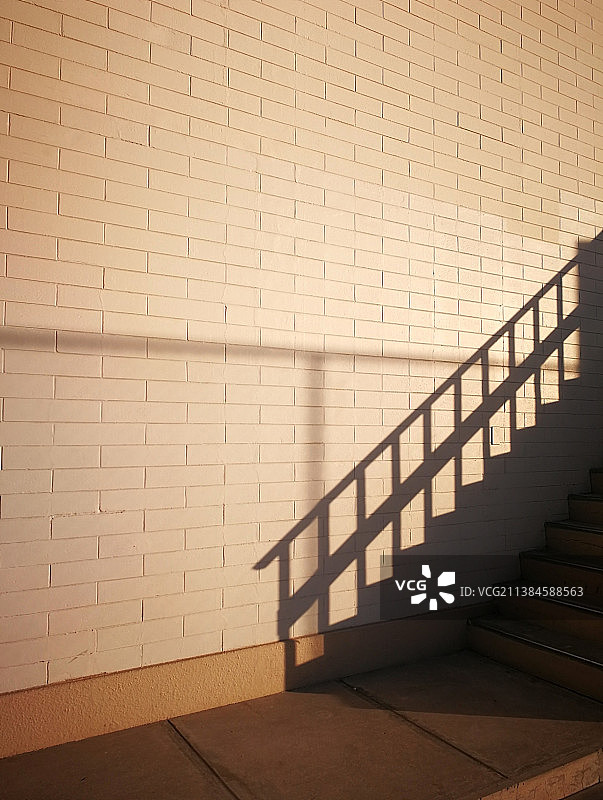 靠墙的空楼梯图片素材