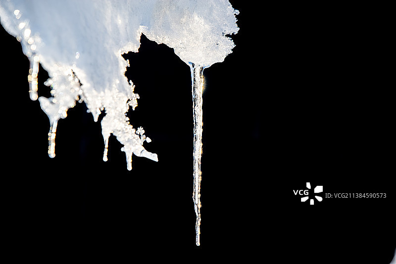 黑色背景下的冰冻特写，俄罗斯图片素材