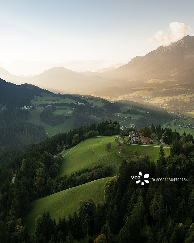 奥地利蒂罗尔阿尔卑斯山日落美景，埃尔毛图片素材