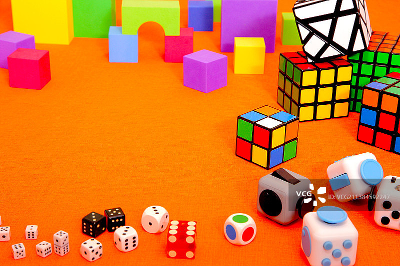 我们一生都在玩不同的立方体图片素材