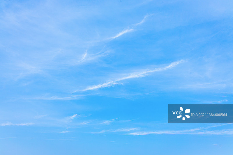 天空风景：蓝天白云之丝状云图片素材