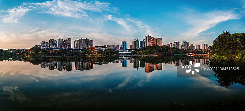 龙潭湖 镜像之城图片素材